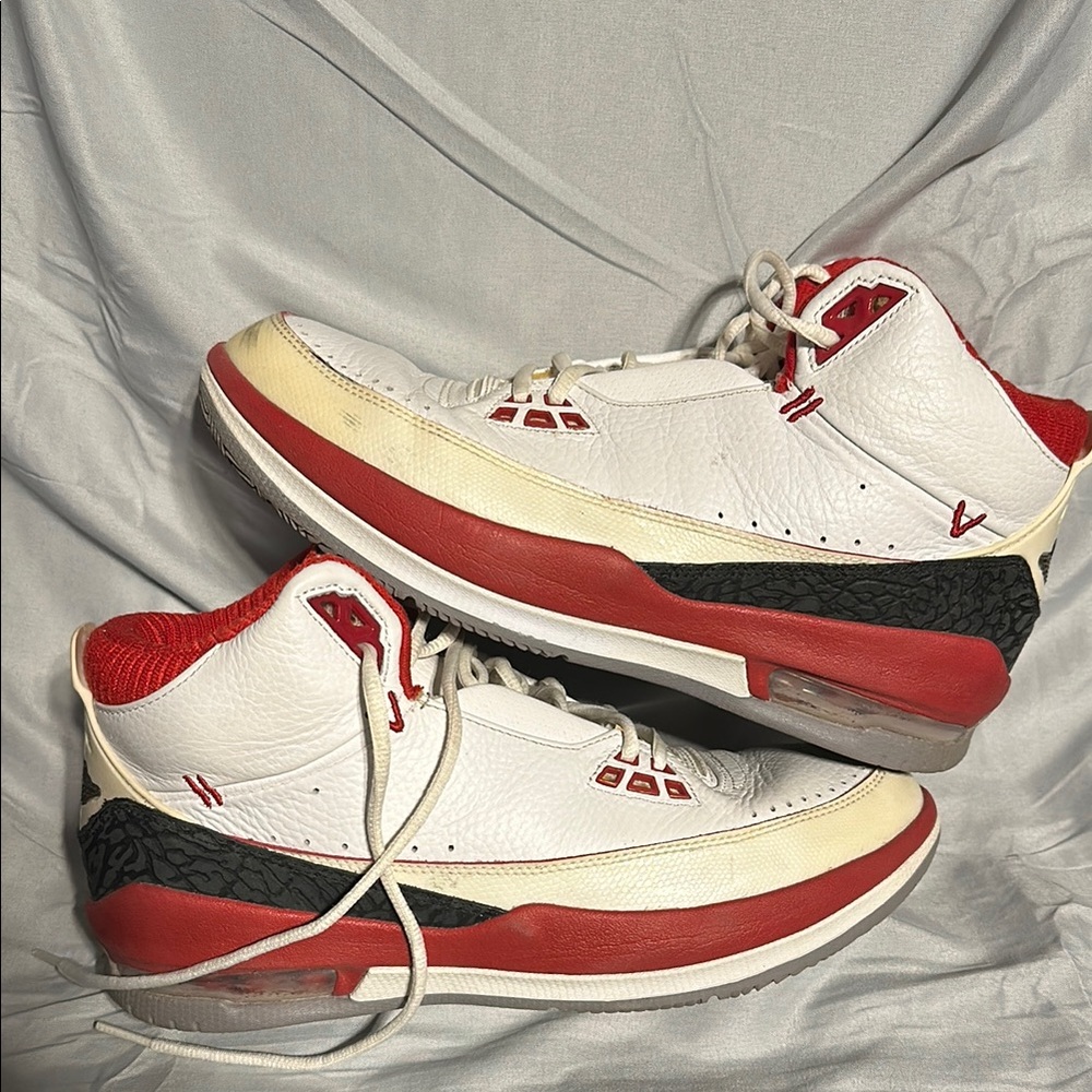 Basketball shoes
